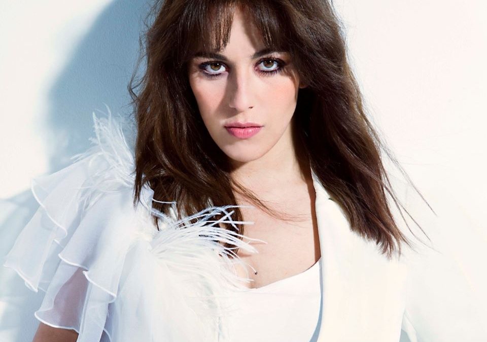 Sara Correia, Fadista, cantora, musicas, Fados, Contactos de Fadistas, Novas fadistas, Fadista Sara Correia, Cantoras portuguesas, fadistas, Fado, Portugal