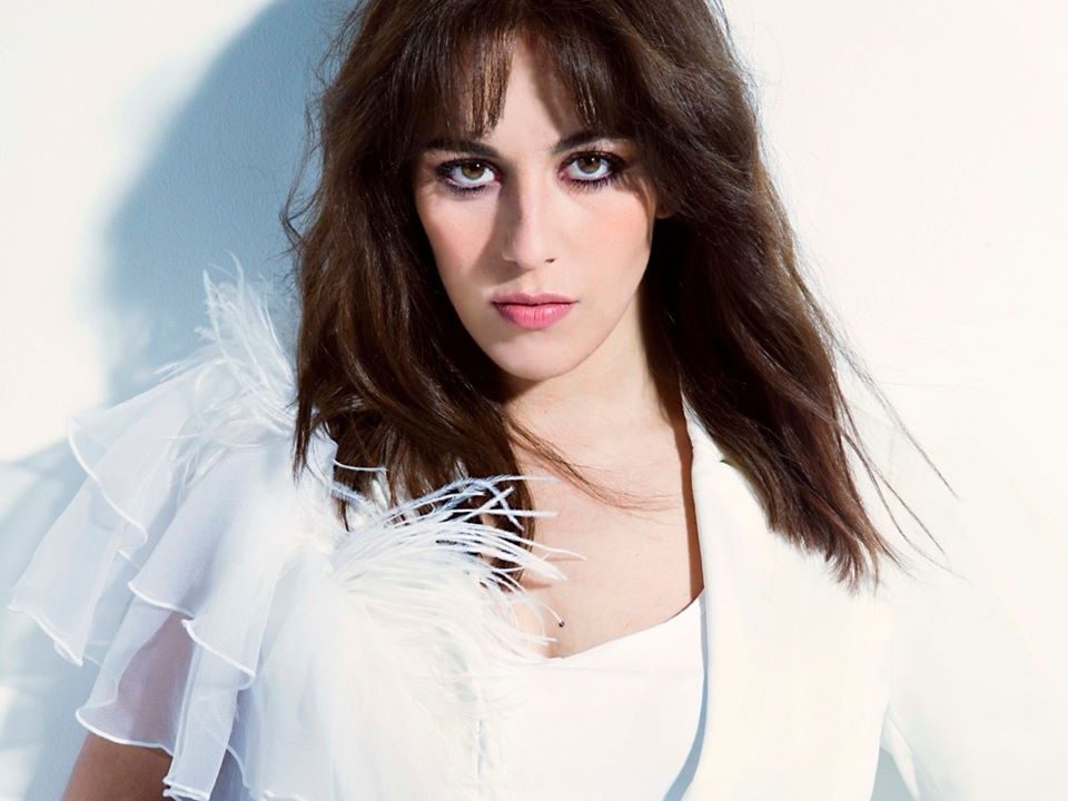 Sara Correia, Fadista, cantora, musicas, Fados, Contactos de Fadistas, Novas fadistas, Fadista Sara Correia, Cantoras portuguesas, fadistas, Fado, Portugal