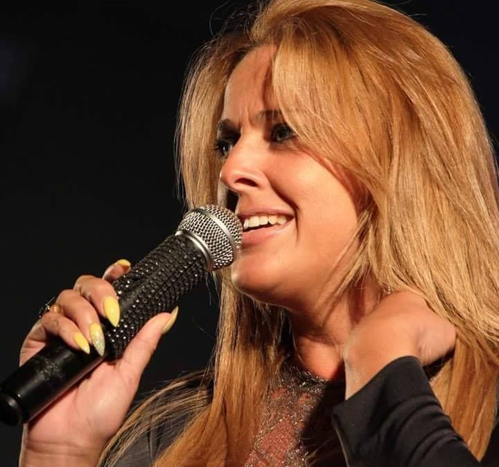 Artista Micaela, cantoras, Musica Portuguesa, espectáculos, cantores portugueses, Cantoras Populares, concertos Micaela, contactos da artista Micaela. Chupa