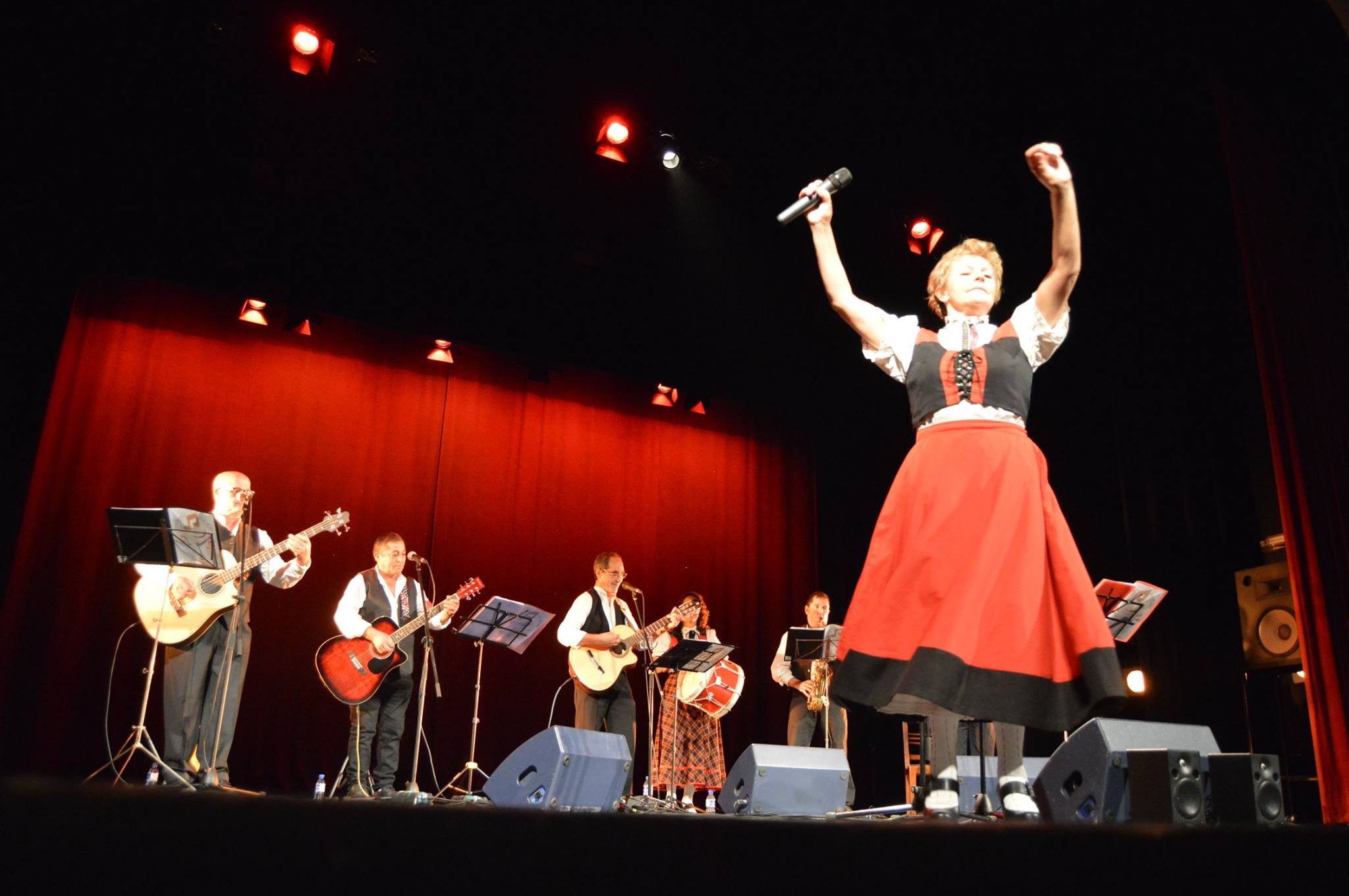 cantigas na eira, grupo de musica popular portuguesa, musica tipica, conjunto tipico, grupos de musica popular, grupo cantigas na eira
