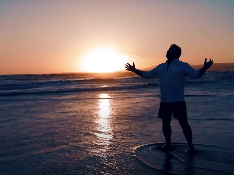 Toy, Verão e amor, poe a cerveja no congelador, Letra, cerveja e amor, novidade, artista Toy, Letra cerveja congelador, musica cerveja do Toy, verão, 2020